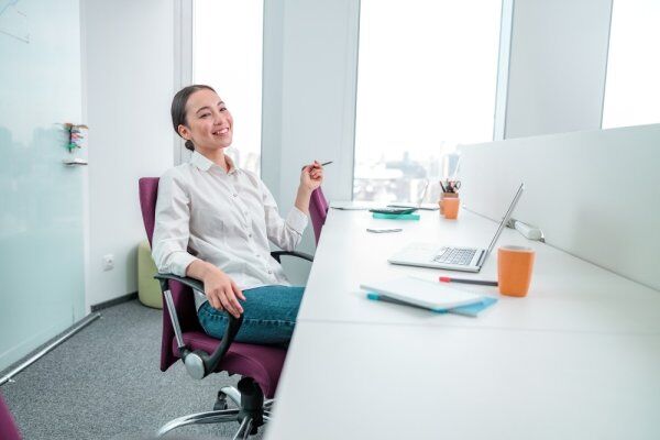 Porque investir em uma cadeira de escritório confortável para coluna